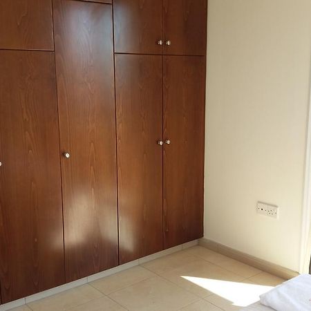 202 Mandritis Court Apartment Larnaca Bagian luar foto