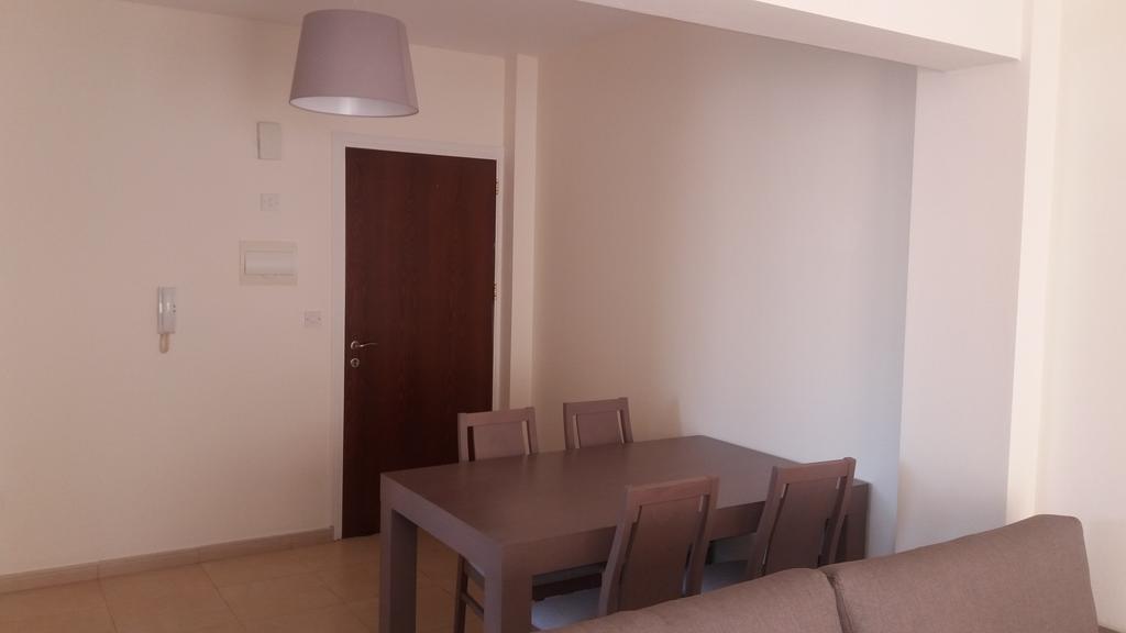 202 Mandritis Court Apartment Larnaca Bagian luar foto