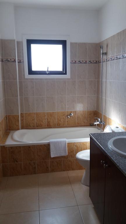 202 Mandritis Court Apartment Larnaca Bagian luar foto