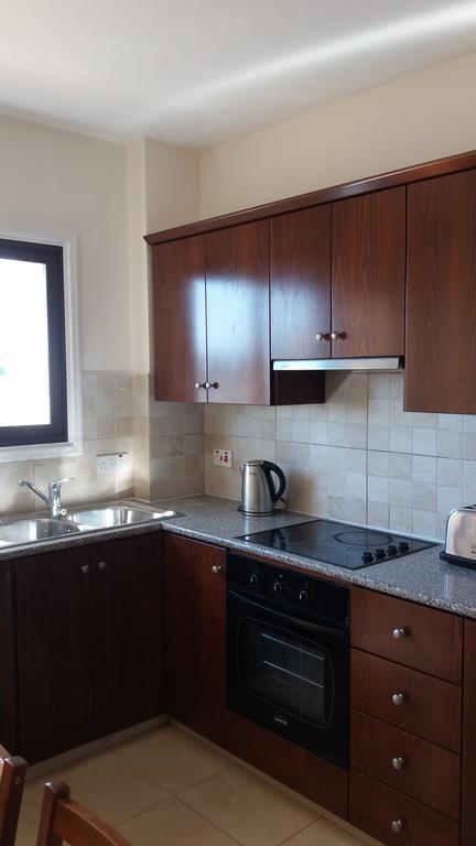 202 Mandritis Court Apartment Larnaca Bagian luar foto